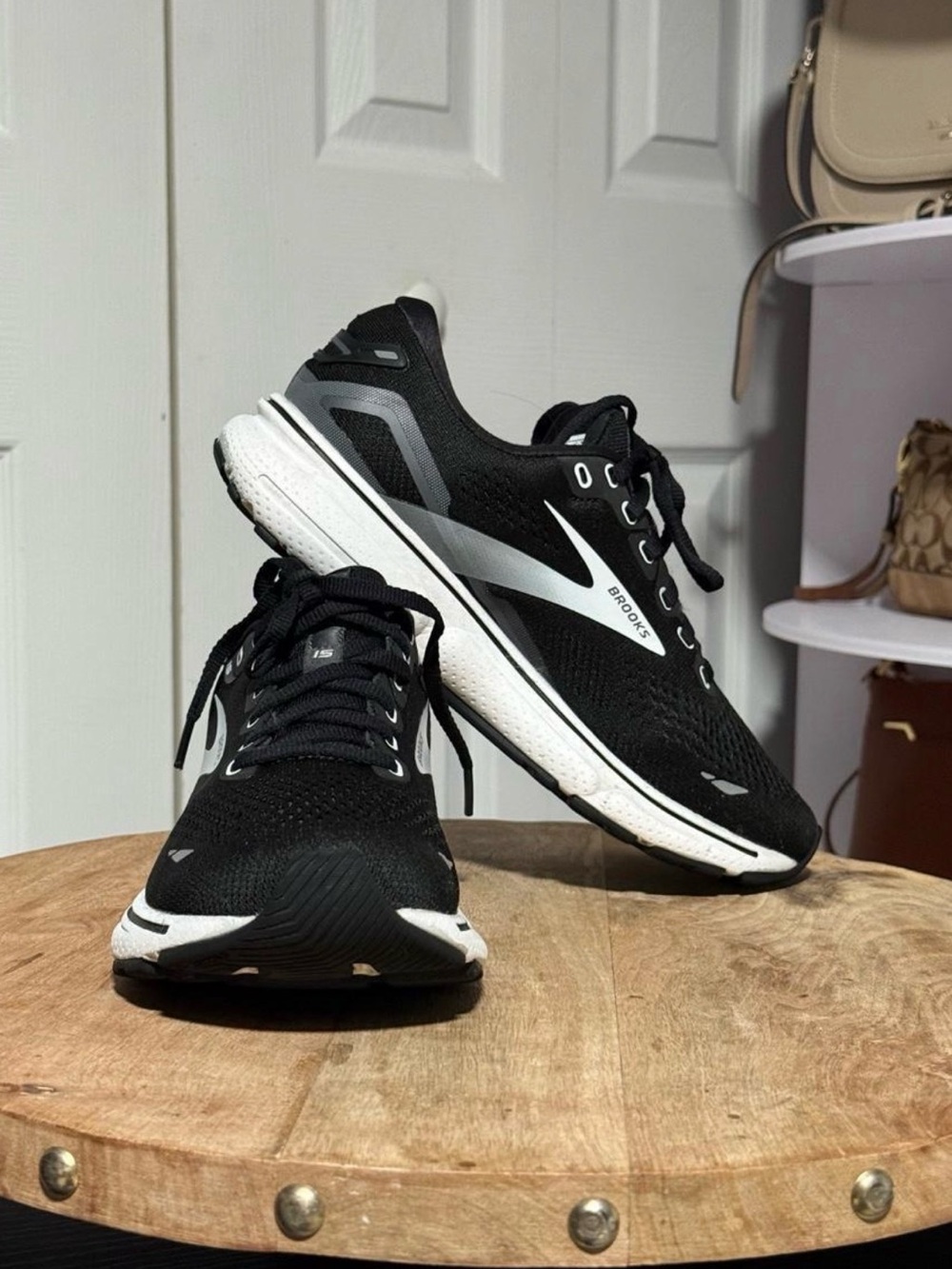Brooks Ghost Women’s Running Shoes Black White Size 7 Cushioned $140 Retail